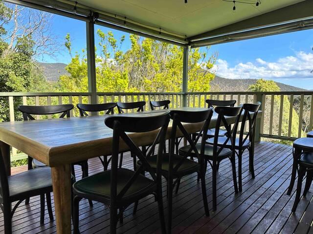 Cosy Retreat with Mountain Views gallery image 2