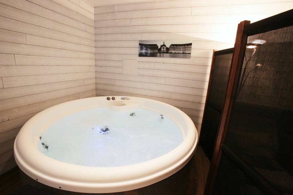 Détendez vous dans le jacuzzy ...