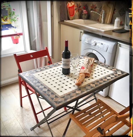 Charming Studio in the Village of Montmartre