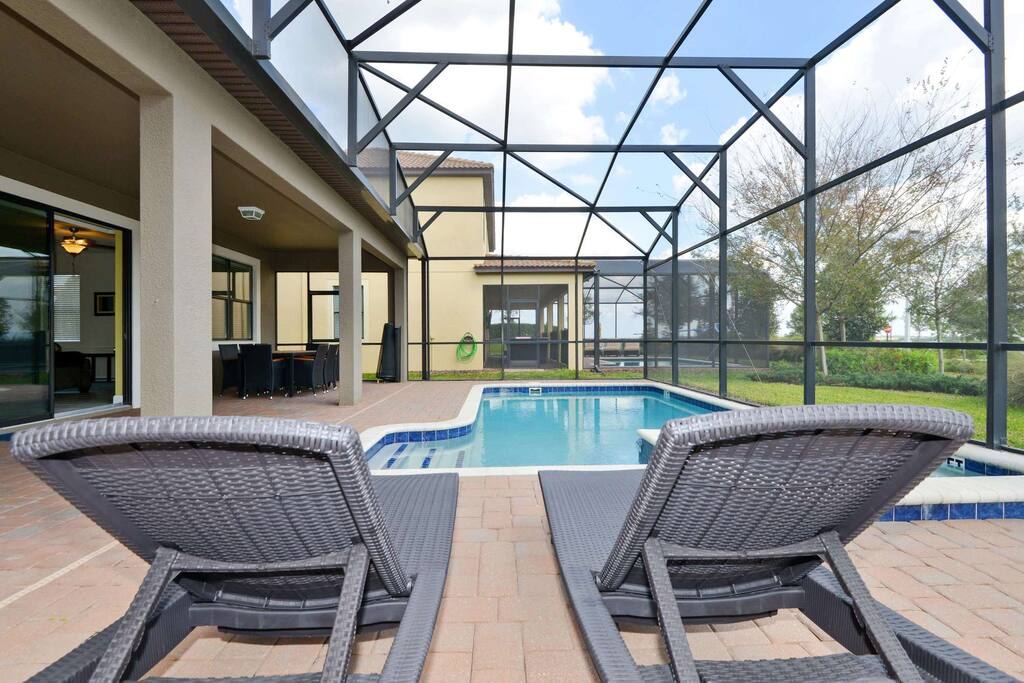 Take a dip in the sparkling water of this magical pool that sits under the Florida sun - or relax on the deck loungers and drift off to sleep. It's your very own little slice of heaven on earth.
