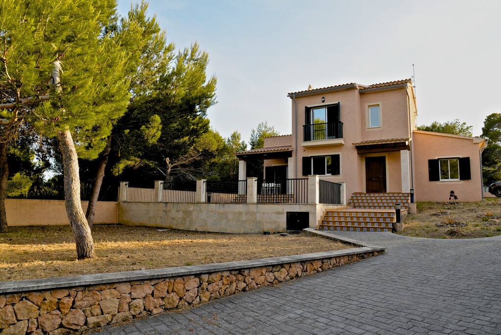 Villa Cala Mesquida. Fachada.