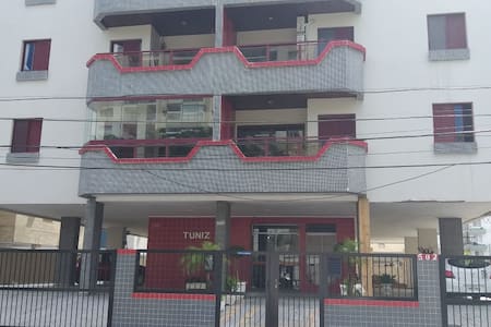 Edifício Tuniz perto, praias do Tombo e Astúrias