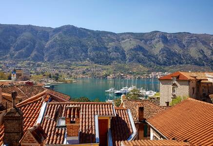 Chic & Stylish Old Town Studio - Sea View Terraces