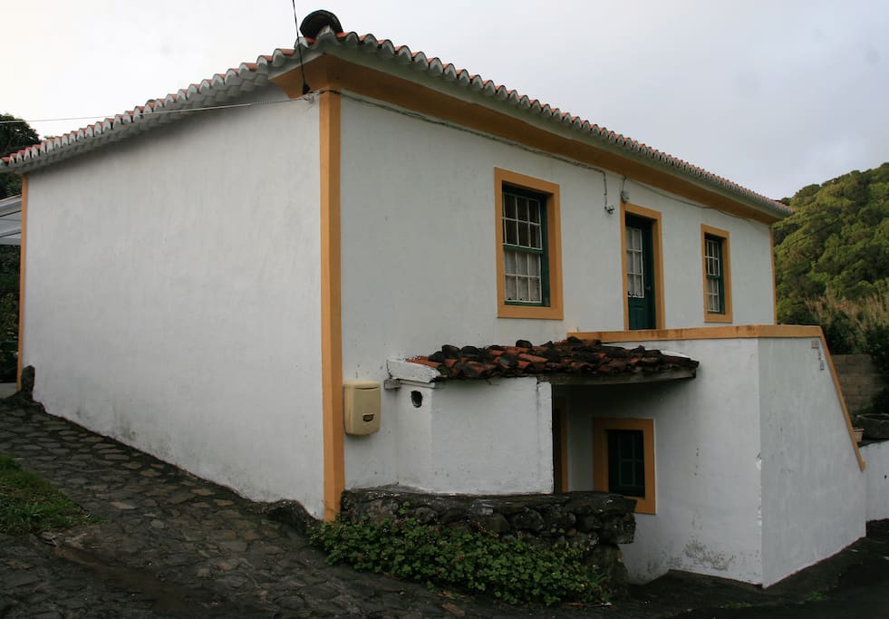 Vista lateral da moradia