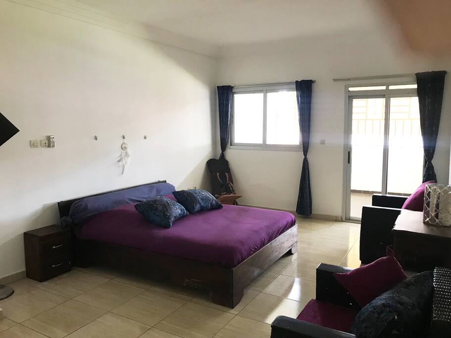 Chambre 1 avec sa salle d'eau et sa terrasse
