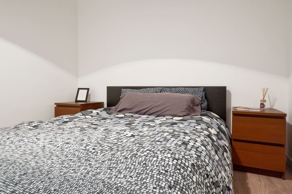 Habitación doble, dispone de ropa de cama y toallas.