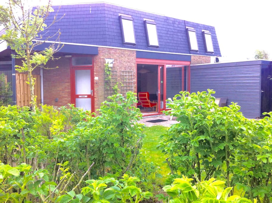 Strandhuis pal aan de duinen van Nieuwvliet-Bad