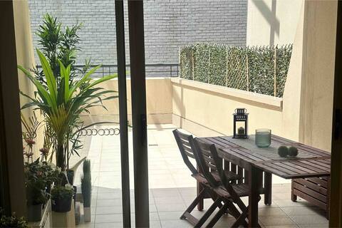 Modern 1-Br with terrace in Neutral Bay