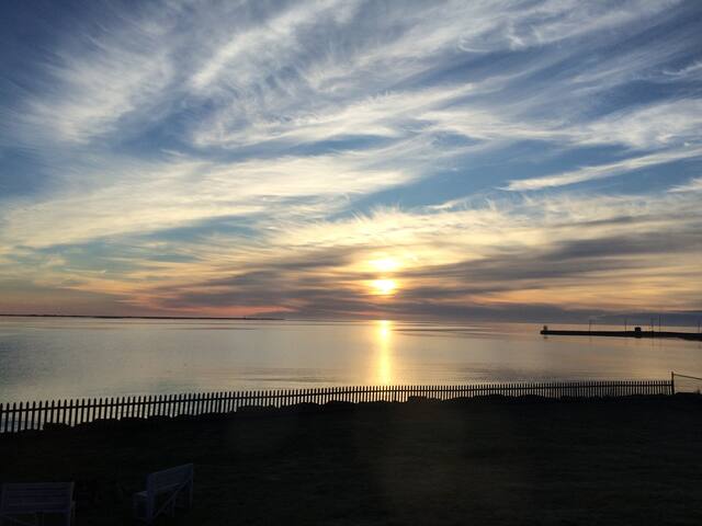 WATERFRONT CHALET ST-THOMAS gallery image 2