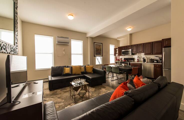 Renovated Luxury 4 BR Apt Near NYC w Parking