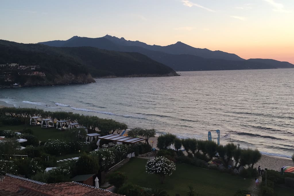 Vista Golfo della Biodola. Appartamento adiacente a Baia Bianca Relais