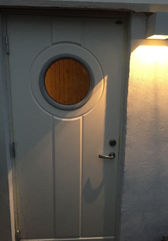 2 roms leilighet sentralt i landlige omgivelser