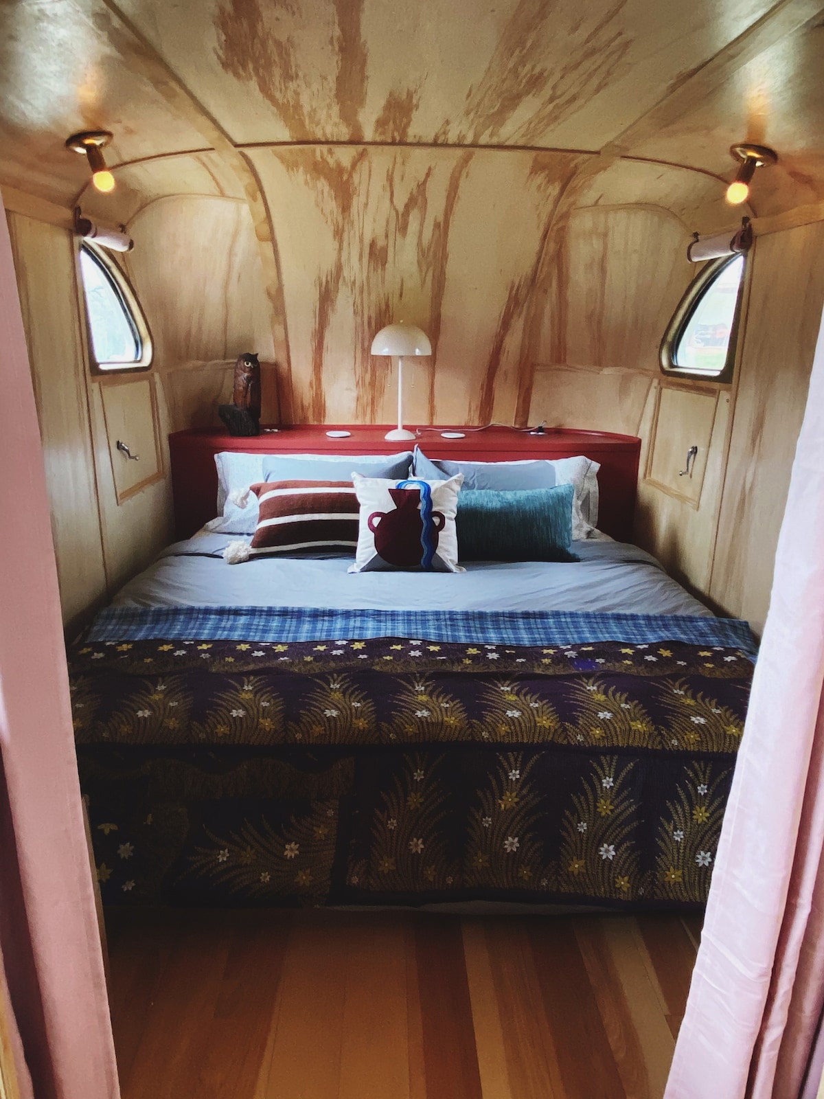 King Bed + 3 acres + private pool “VooDoo”