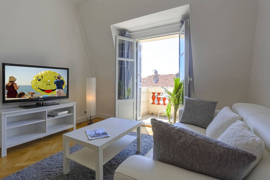 Cozy living-room with balcony