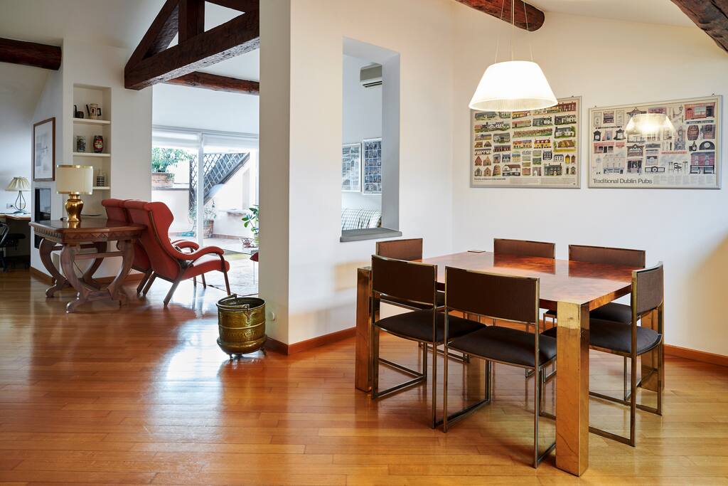 Zona pranzo. Dining table