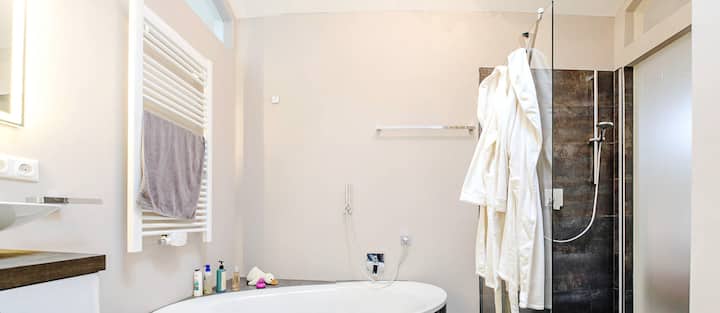5 Star Luxury Townhouse w. Garden