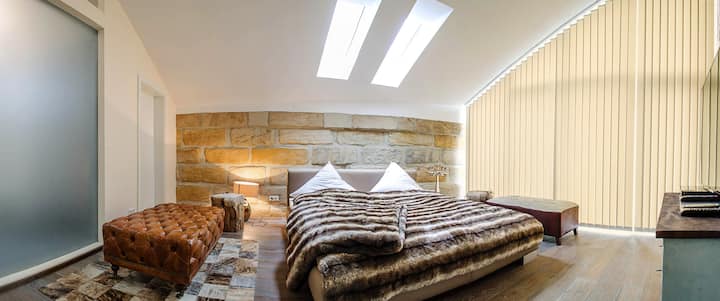 5 Star Luxury Townhouse w. Garden