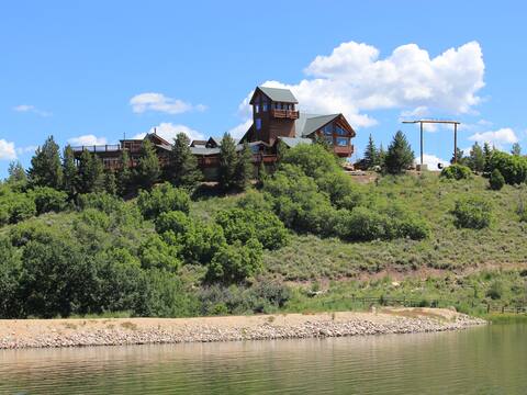 Timber Moose Lodge - America’s Biggest Log Cabin