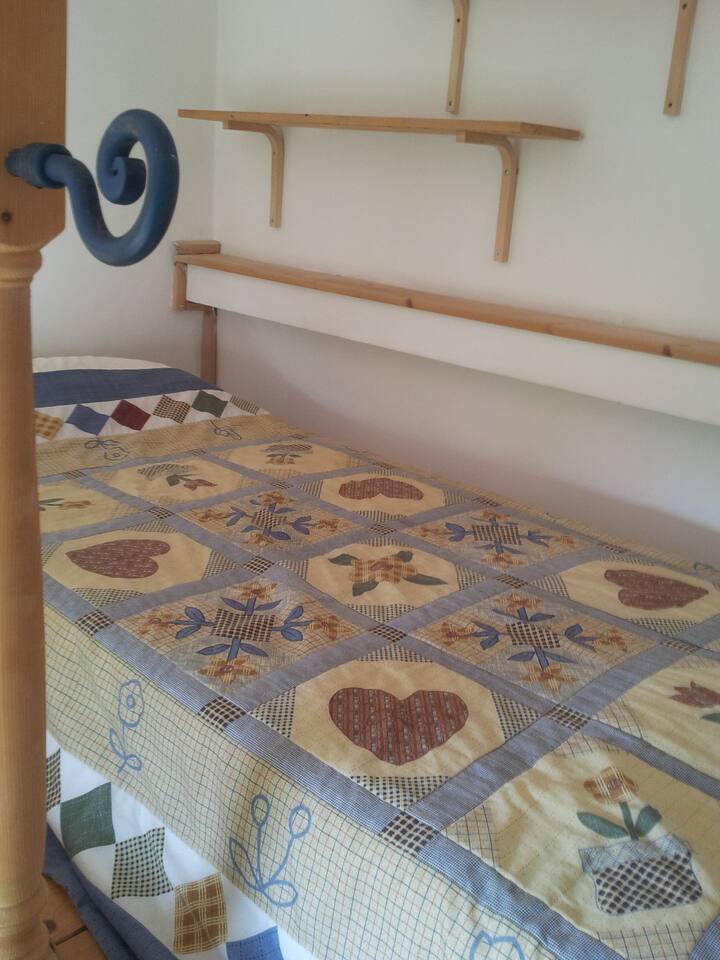 Single room with terrace access