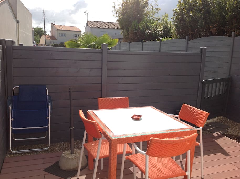 Terrasse privative, close et ensoleillée