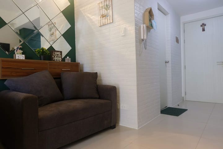 A2j Luxury 1br Tagaytay Suite Near Skyranch, Malls - Tagaytay