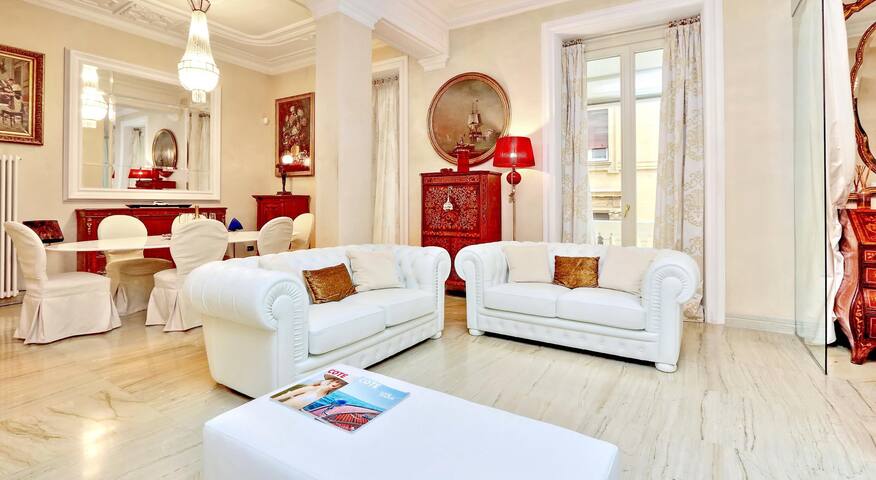 Spanish Steps Luxury House gallery image 4