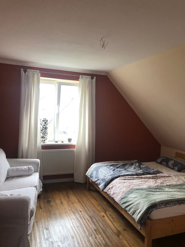 Schlafzimmer 1