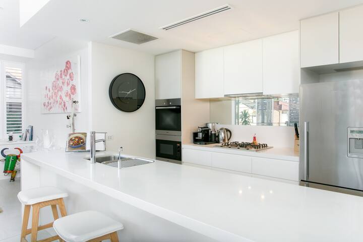 Latitude 33 gallery image 4