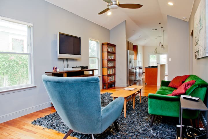 Hip E.Side Downtwn House Walk 2 ALL!