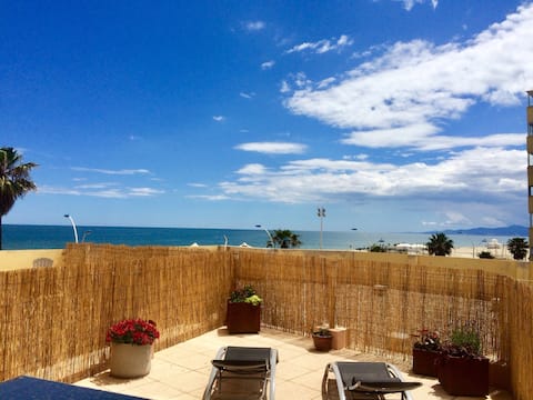 New air conditioning T2 with exceptional sea view +42 m2 terrace