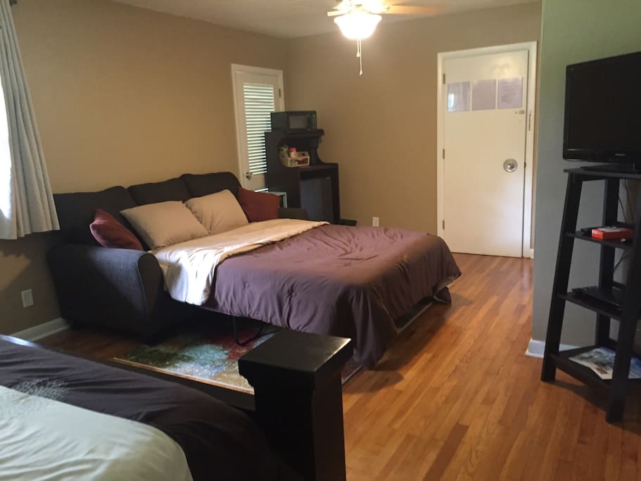 Different view to accommodate 3-4 guests.