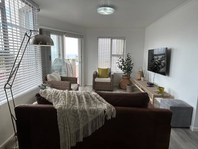 Apartment in Bloubergstrand gallery image 3