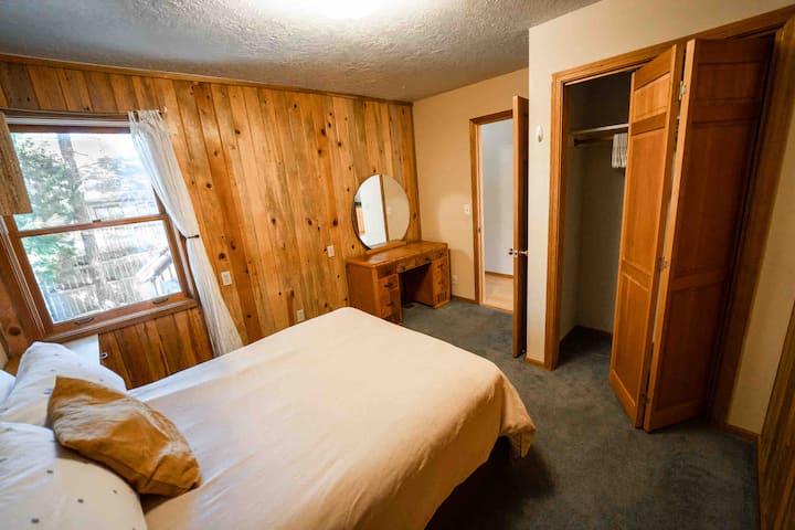 საძინებელი 4