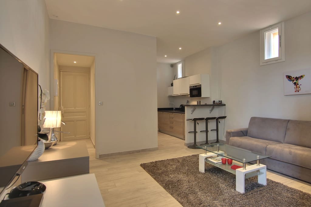Spacious living room