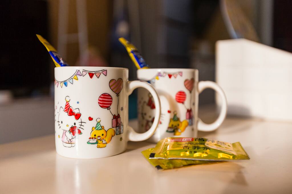 HelloKitty 水杯(有免费提供的咖啡、奶茶以及蜂蜜柚子茶…味道很赞哦)