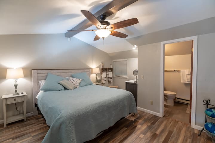 Голям суит с таванско помещение с ремонтирана баня