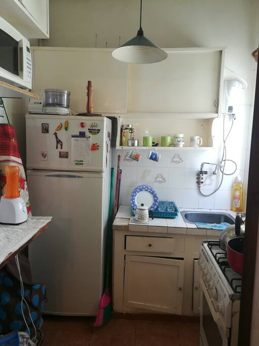 Cocina americana con microondas;freezer y demás!Muy luminosa!