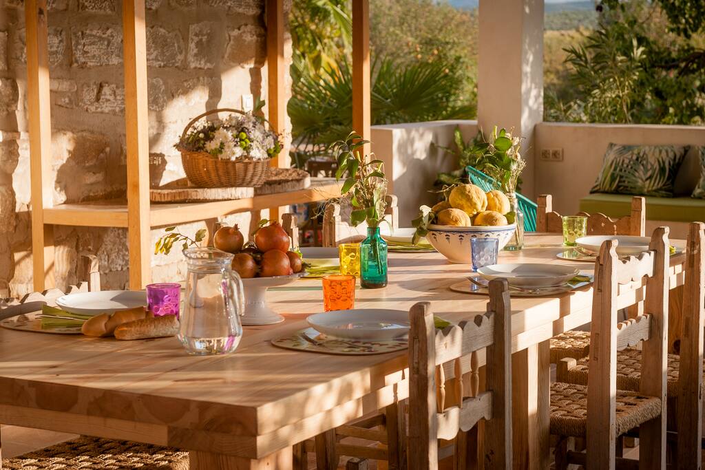 mesa en el porche