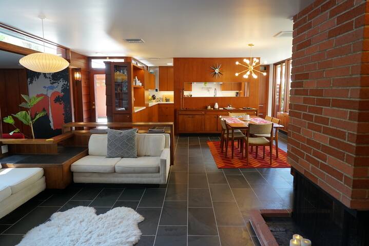 Mid Century Architectural Gem in Woodland Hills gallery image 4
