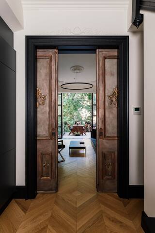 Stylish Townhouse with patio and backyard