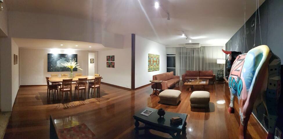 Conforto quadra da praia de Copacabana vista mar! gallery image 3