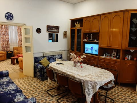 Entire House Madaba 2 BR / 3 -5 Single Beds