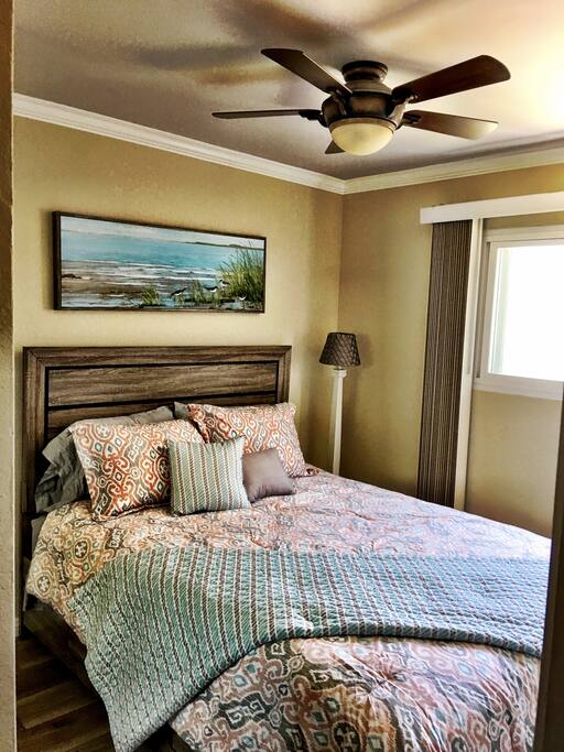 Master Bedroom with Queen Bed