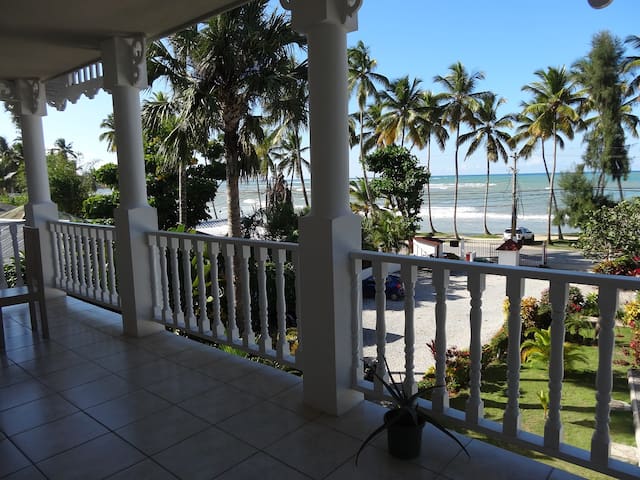 Superb apartment in front of the sea