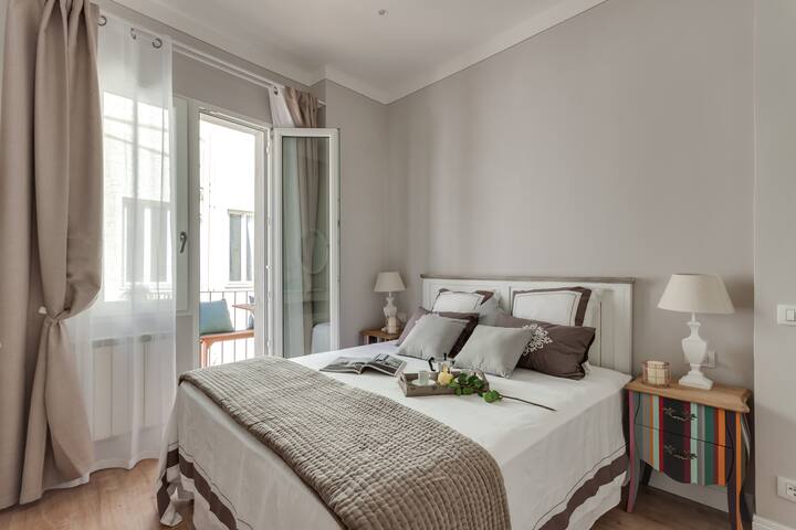 Orsanmichele Balcony; 2 Bedroom with views gallery image 5