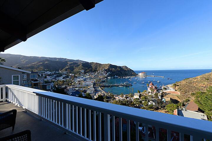 123UT Upper: Spacious home with views & cart gallery image 4