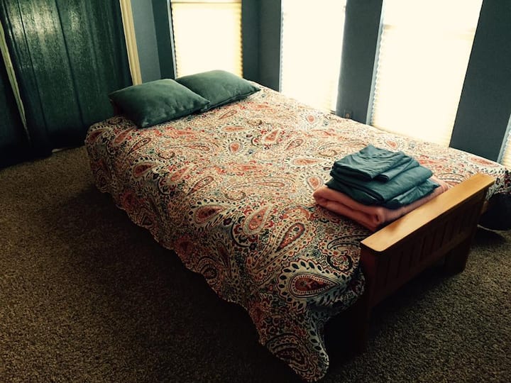 גם חלק מחדר השינה הראשי