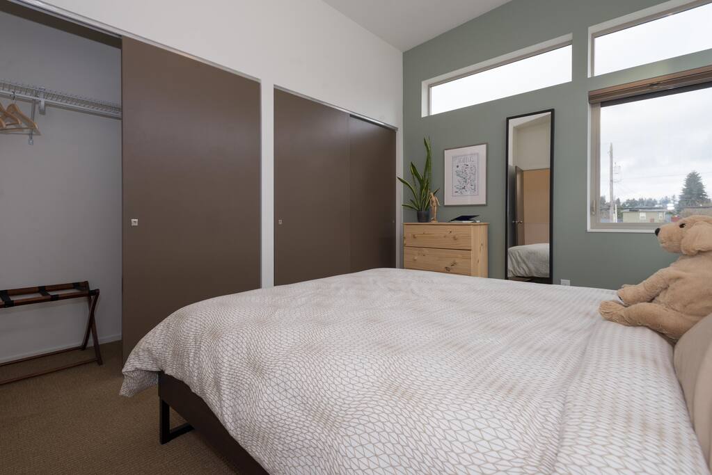 There is a queen-sized bed and plenty of closet space
