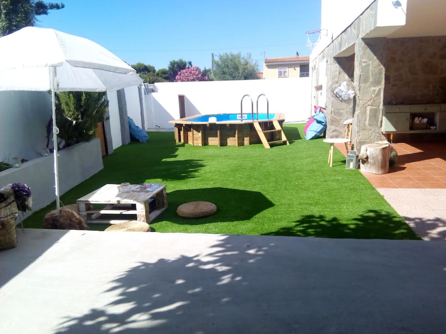Zona relax con piscina