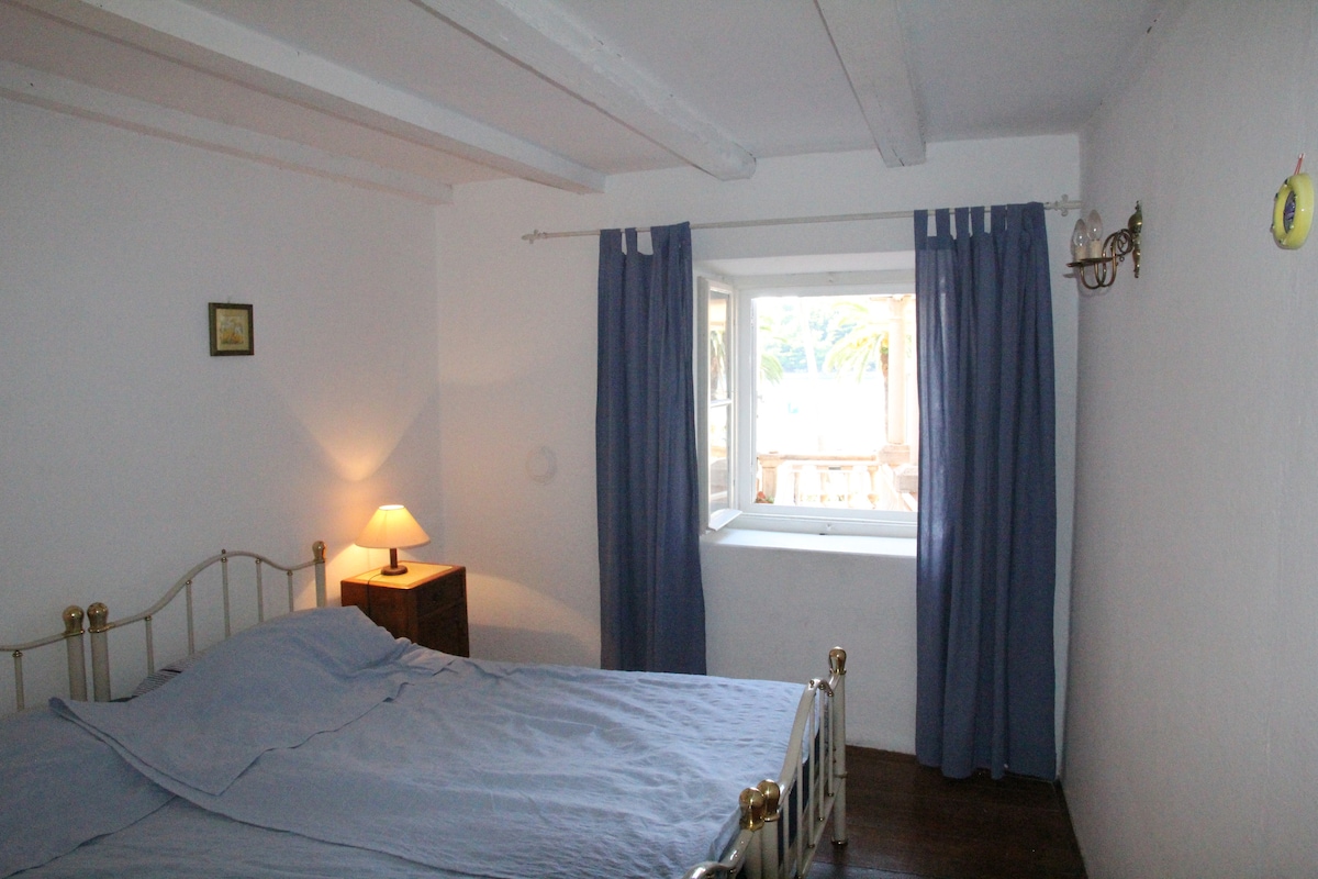 Éveil matinal avec vue sur la mer